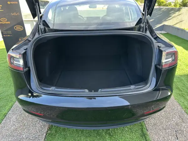 Tesla Model 3 2019 - 19900 EUR, 270000 km - AUTO.MOTO.pt - 270000km - foto 53 de 53