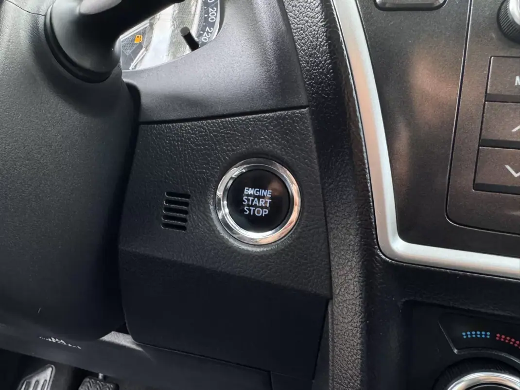 Toyota Auris 2014 - 10990 EUR, 224000 km - AUTO.MOTO.pt - 224000km - foto 18 de 27