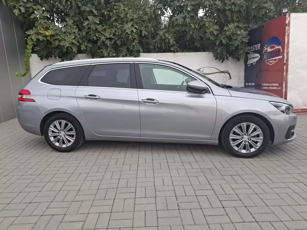 Peugeot 308 SW 2021 - 13490 EUR, 46850 km - 46850km - foto 18 de 28