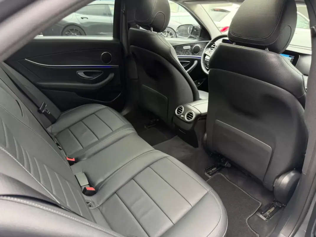 Mercedes-Benz E 220 2016 - 22900 EUR, 249575 km - AUTO.MOTO.pt - 249575km - foto 8 de 15
