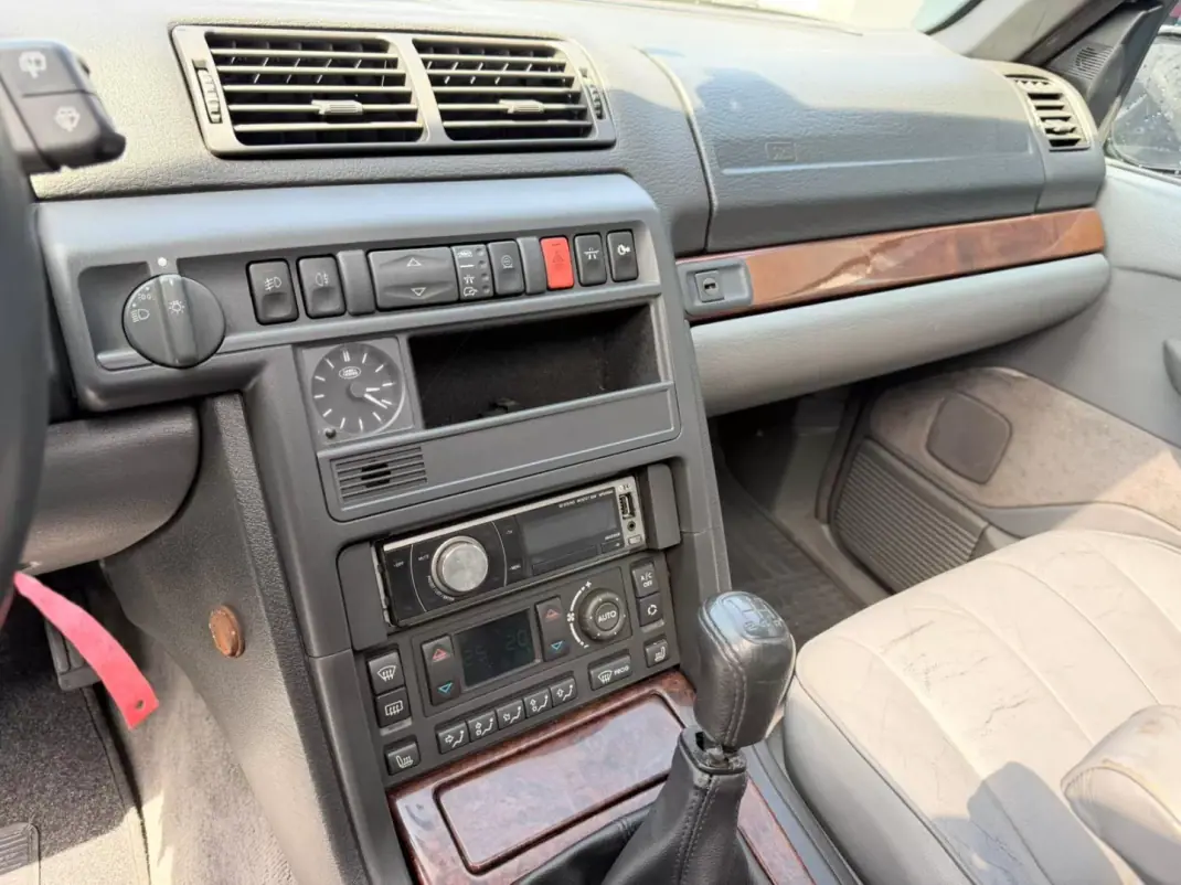 Land Rover Range Rover 1997 - 8900 EUR, 283000 km - AUTO.MOTO.pt - 283000km - foto 10 de 12