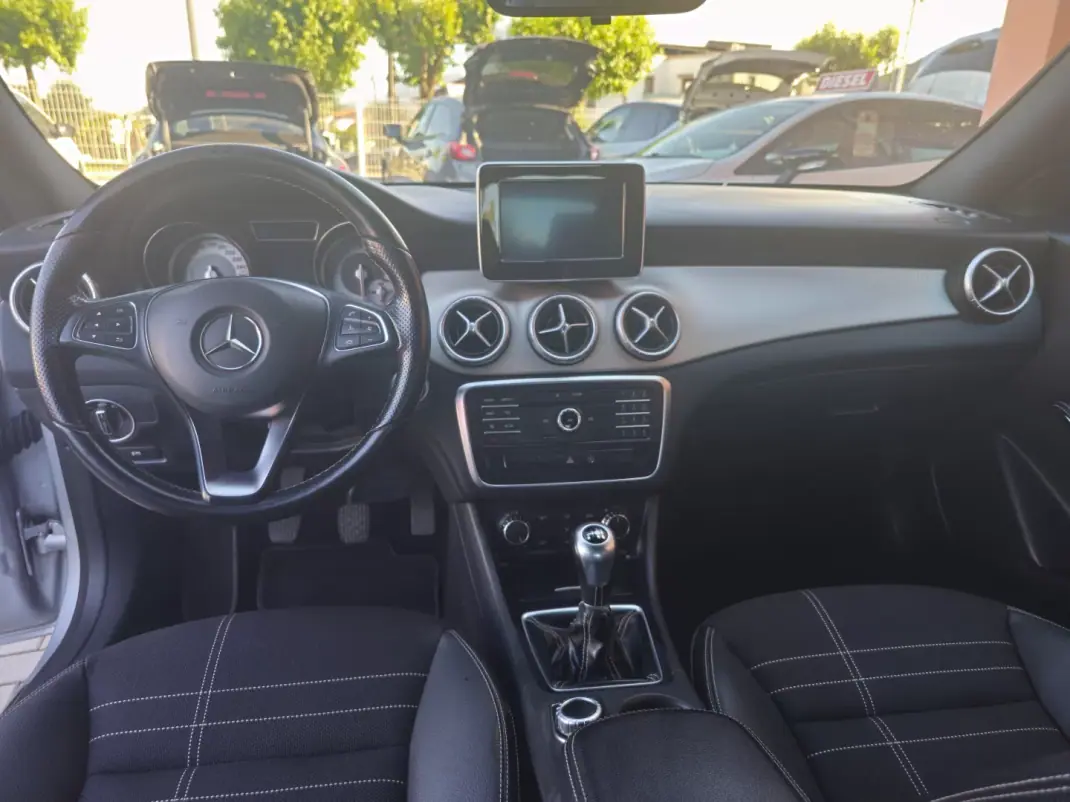 Mercedes-Benz CLA 180 2015 - 15750 EUR, 144250 km - 144250km - foto 8 de 14