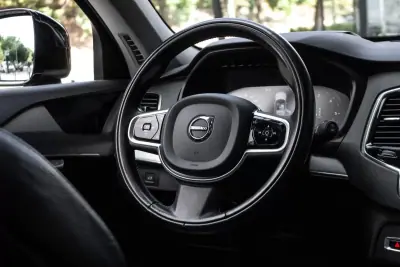 Volvo XC 90 2021 - 37990 EUR, 110263 km - AUTO.MOTO.pt - 110263km - foto 32 de 44