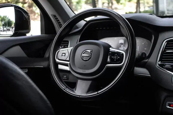 Volvo XC 90 2021 - 37990 EUR, 110263 km - AUTO.MOTO.pt - 110263km - foto 32 de 44