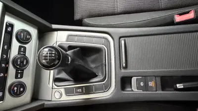 Volkswagen Passat Variant 2015 - 11490 EUR, 200121 km - AUTO.MOTO.pt - 200121km - foto 30 de 37