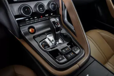 Jaguar F-Type 2016 - 62500 EUR, 53238 km - AUTO.MOTO.pt - 53238km - foto 17 de 26