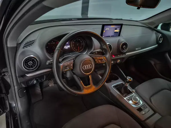 Audi A3 Sportback 2019 - 19800 EUR, 122935 km - AUTO.MOTO.pt - 122935km - foto 8 de 11