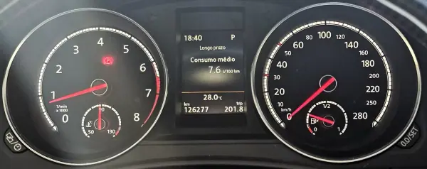 Volkswagen Scirocco 2015 - 25000 EUR, 125000 km - AUTO.MOTO.pt - 125000km - foto 12 de 28