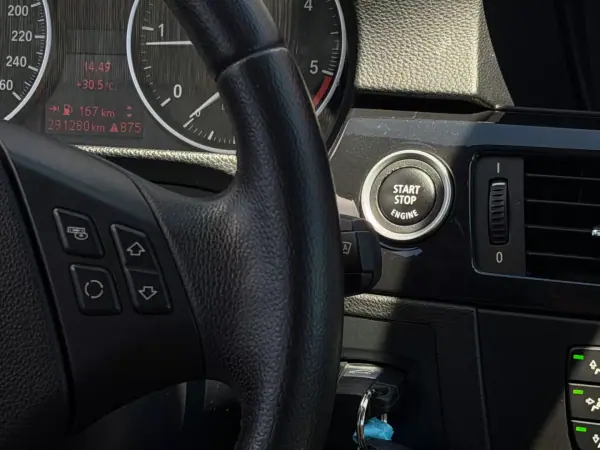BMW 320 2012 - 11900 EUR, 291000 km - AUTO.MOTO.pt - 291000km - foto 12 de 17