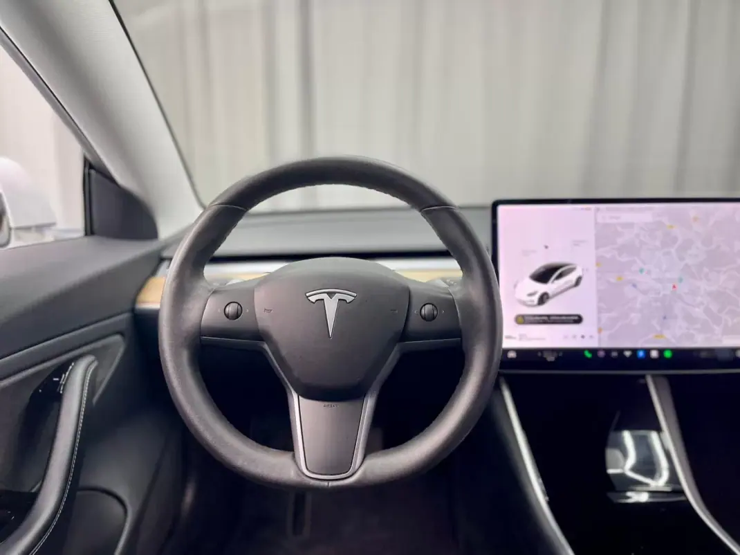 Tesla Model 3 2019 - 20999 EUR, 108000 km - AUTO.MOTO.pt - 108000km - foto 15 de 18