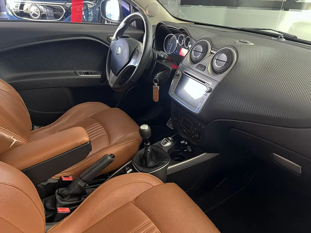 Alfa Romeo MiTo 2013 - 6800 EUR, 205649 km - AUTO.MOTO.pt - 205649km - foto 11 de 22
