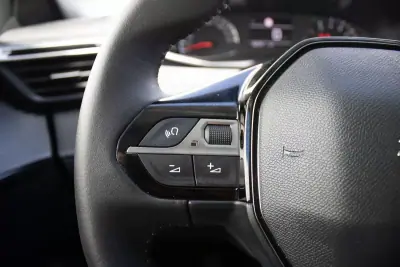 Peugeot 208 2023 - 16999 EUR, 96737 km - AUTO.MOTO.pt - 96737km - foto 26 de 34