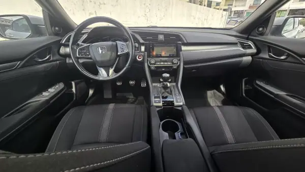 Honda Civic 2017 - 17950 EUR, 128483 km - AUTO.MOTO.pt - 128483km - foto 12 de 30