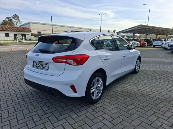 Ford Focus 2019 - 15500 EUR, 119500 km - AUTO.MOTO.pt - 119500km - foto 6 de 30