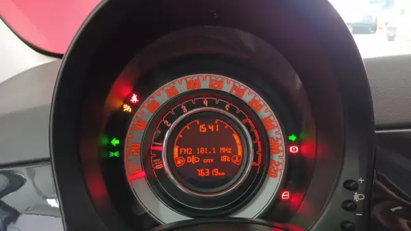 Fiat 500 2014 - 9500 EUR, 76319 km - AUTO.MOTO.pt - 76319km - foto 25 de 49