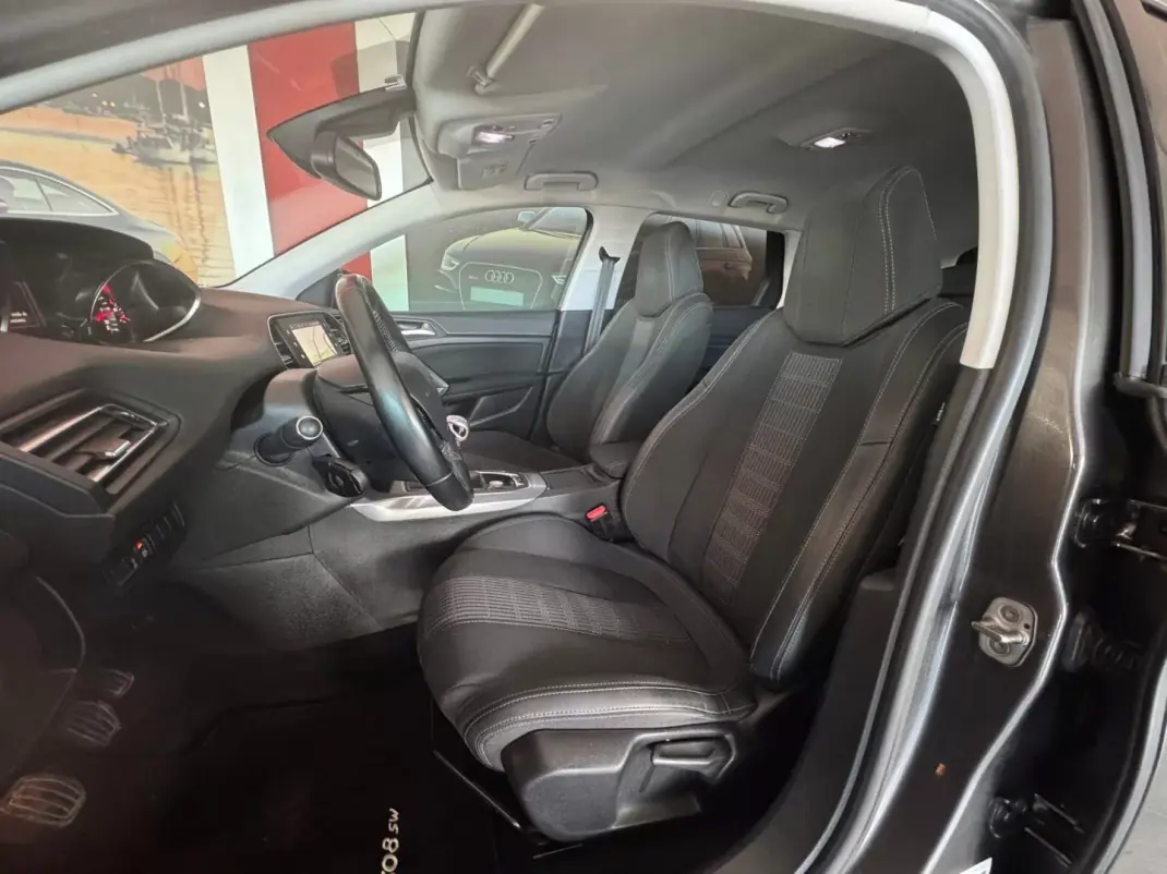 Peugeot 308 SW 2018 - 14990 EUR, 125082 km - AUTO.MOTO.pt - 125082km - foto 13 de 20