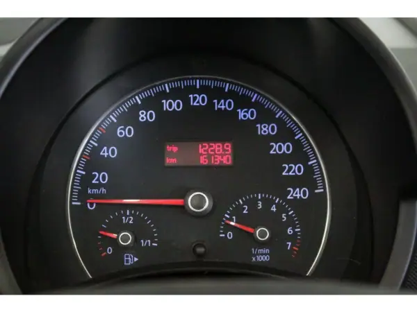 Volkswagen New Beetle Cabriolet 2007 - 7990 EUR, 161340 km - AUTO.MOTO.pt - 161340km - foto 9 de 19