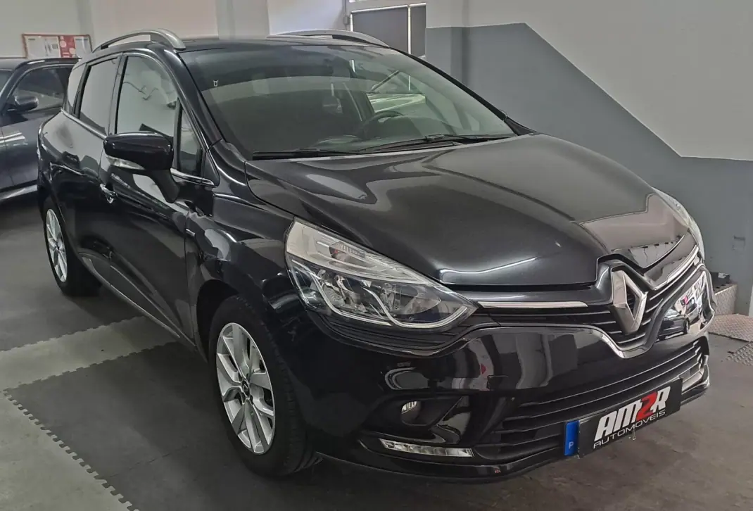 Renault Clio Sport Tourer 2020 - 9990 EUR, 120000 km - AUTO.MOTO.pt - 120000km - foto 1 de 22