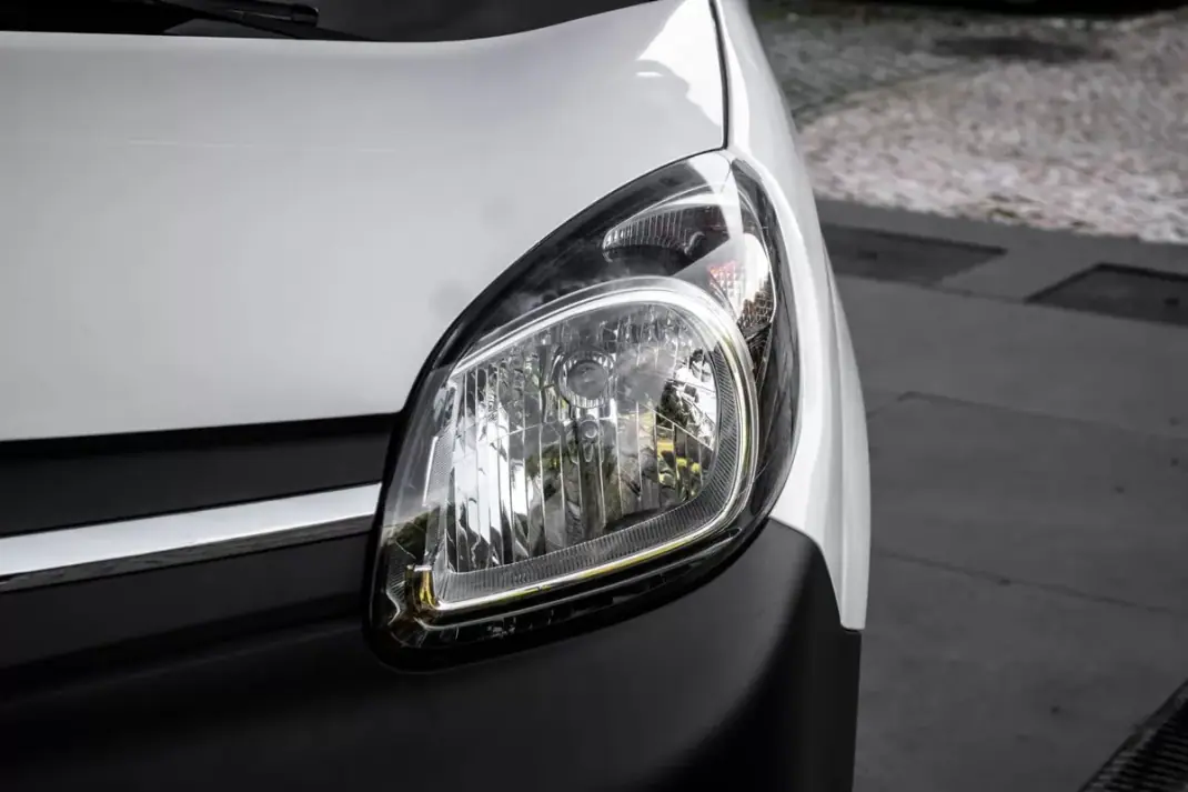 Renault Kangoo E-Tech 2020 - 9990 EUR, 57785 km - AUTO.MOTO.pt - 57785km - foto 8 de 28