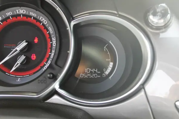 Citroën DS3 2012 - 16900 EUR, 52000 km - AUTO.MOTO.pt - 52000km - foto 32 de 33