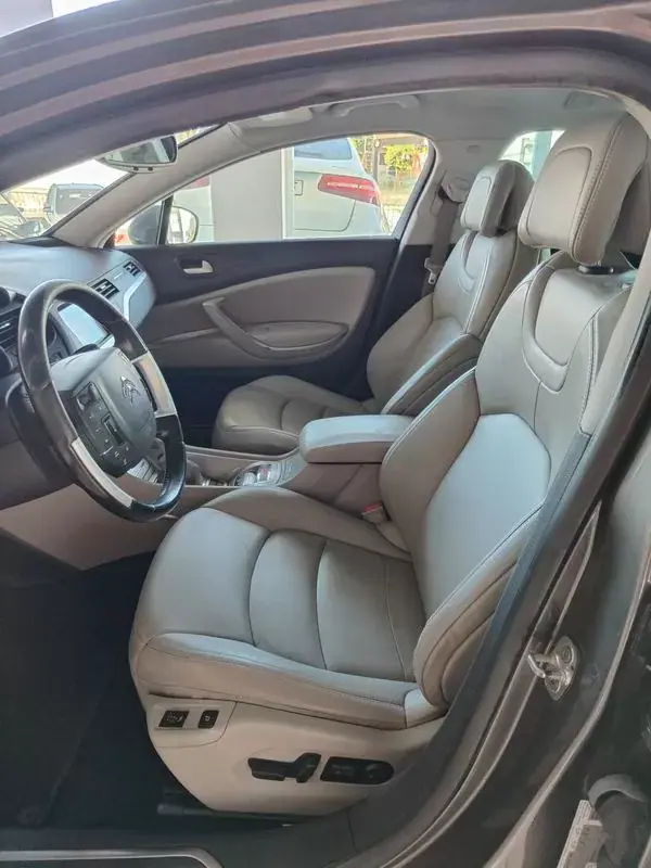 Citroën C5 Tourer 2017 - 9500 EUR, 248400 km - AUTO.MOTO.pt - 248400km - foto 13 de 38