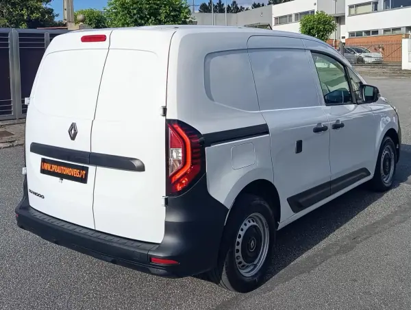 Renault Kangoo E-Tech 2022 - 16990 EUR, 30146 km - AUTO.MOTO.pt - 30146km - foto 6 de 16