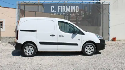 Peugeot Partner 2015 - 12450 EUR, 137164 km - 137164km - foto 4 de 20