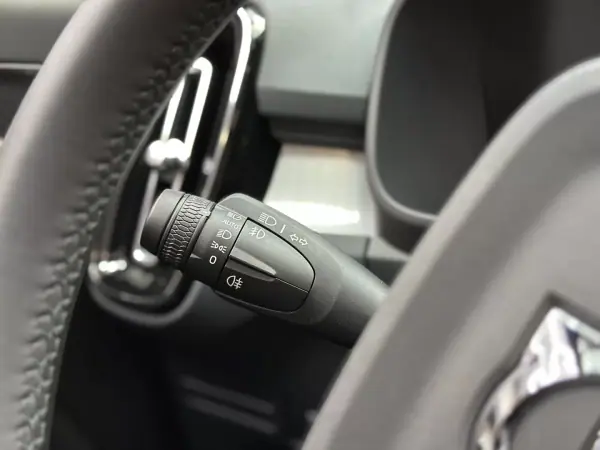 Volvo XC 40 2023 - 39900 EUR, 15000 km - AUTO.MOTO.pt - 15000km - foto 36 de 61