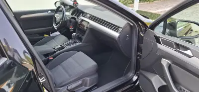 Volkswagen Passat 2018 - 19990 EUR, 135000 km - AUTO.MOTO.pt - 135000km - foto 11 de 11