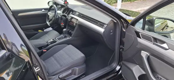 Volkswagen Passat 2018 - 19990 EUR, 135000 km - AUTO.MOTO.pt - 135000km - foto 11 de 11