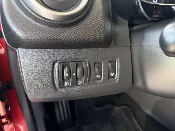 Renault Clio 2018 - 9990 EUR, 156000 km - AUTO.MOTO.pt - 156000km - foto 12 de 18