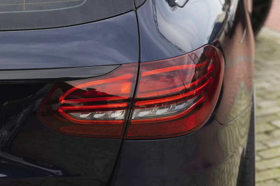 Mercedes-Benz C 180 2019 - 21900 EUR, 186430 km - AUTO.MOTO.pt - 186430km - foto 34 de 36