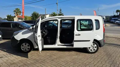 Renault Kangoo 1.5 DCi Maxi 2019 - 18900 EUR, 210580 km - AUTO.MOTO.pt - 210580km - foto 5 de 28
