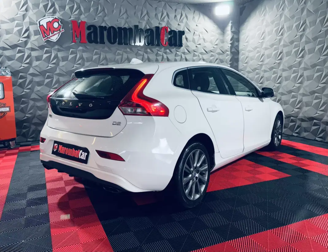 Volvo V40 2013 - 9990 EUR, 258002 km - AUTO.MOTO.pt - 258002km - foto 2 de 31