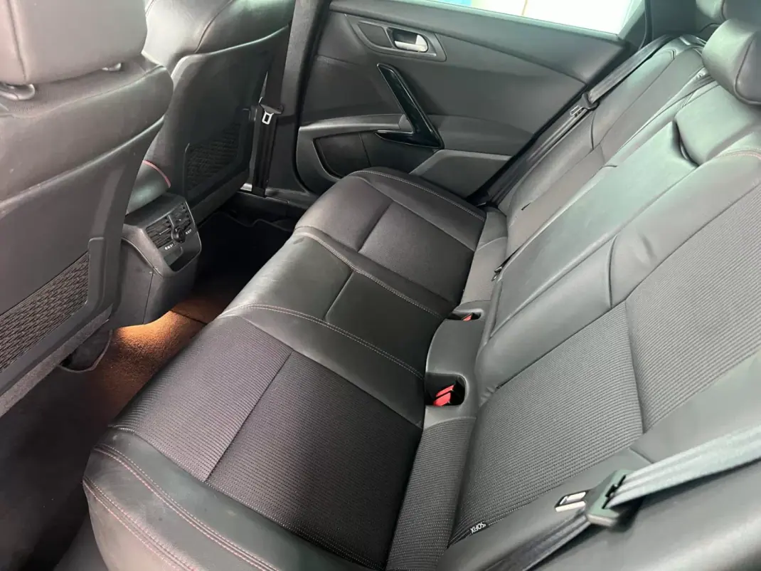 Peugeot 508 SW 2017 - 12000 EUR, 231000 km - AUTO.MOTO.pt - 231000km - foto 12 de 13