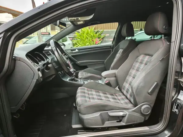 Volkswagen Golf 2014 - 19900 EUR, 160000 km - AUTO.MOTO.pt - 160000km - foto 19 de 34