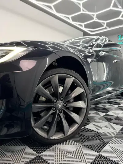 Tesla Model S 2018 - 23500 EUR, 183000 km - AUTO.MOTO.pt - 183000km - foto 3 de 21