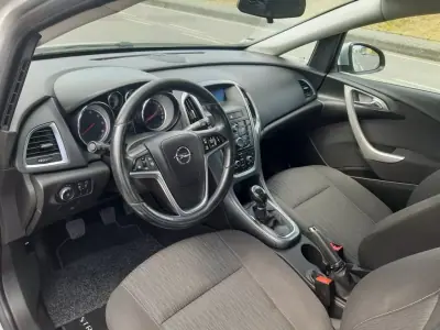 Opel Astra 2013 - 9900 EUR, 179980 km - AUTO.MOTO.pt - 179980km - foto 14 de 35