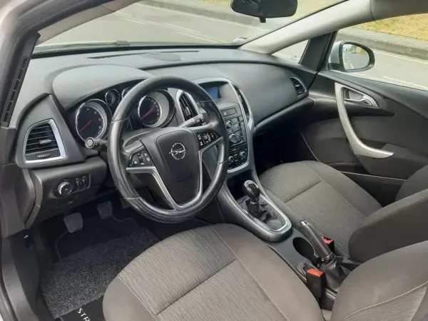 Opel Astra 2013 - 9900 EUR, 179980 km - AUTO.MOTO.pt - 179980km - foto 14 de 35