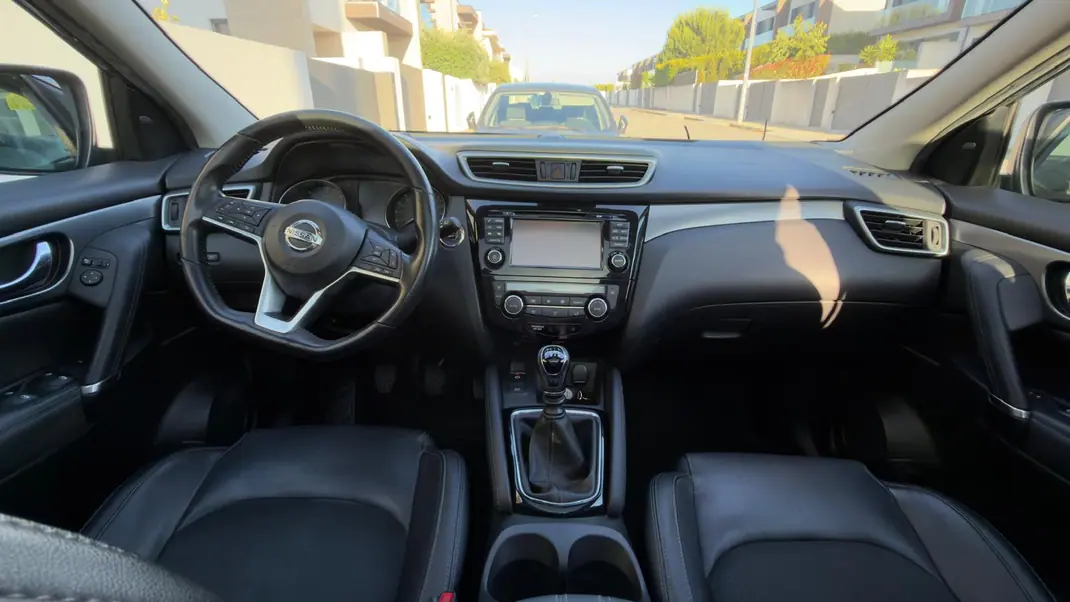 Nissan Qashqai 2018 - 15000 EUR, 139500 km - AUTO.MOTO.pt - 139500km - foto 7 de 9