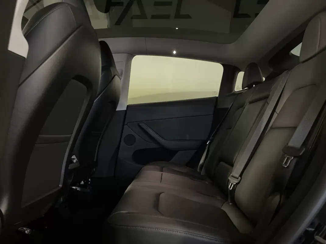 Tesla Model Y 2024 - 38500 EUR, 68000 km - AUTO.MOTO.pt - 68000km - foto 15 de 43