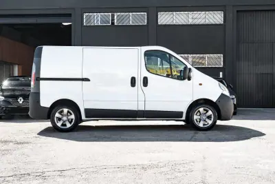 Opel Vivaro 2004 - 7999 EUR, 238100 km - foto 2 de 14