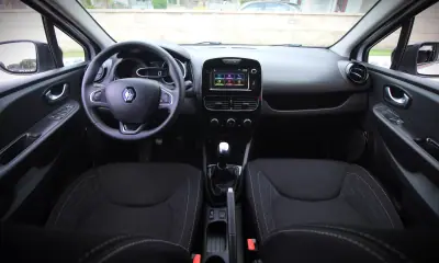 Renault Clio Sport Tourer 2020 - 12990 EUR, 53000 km - AUTO.MOTO.pt - 53000km - foto 13 de 36