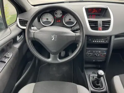 Peugeot 207 2009 - 5990 EUR, 180168 km - AUTO.MOTO.pt - 180168km - foto 9 de 17