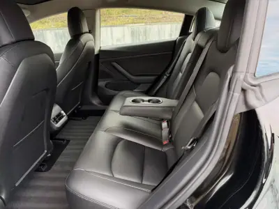Tesla Model 3 2020 - 21500 EUR, 106000 km - AUTO.MOTO.pt - 106000km - foto 11 de 18