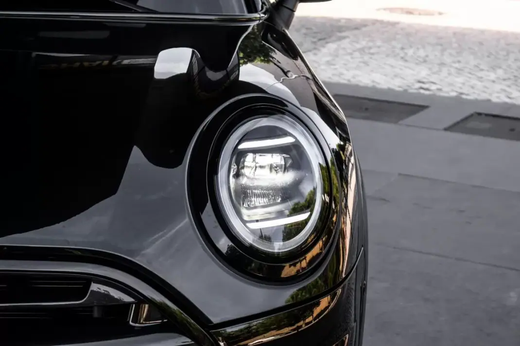 MINI 5 Portas 2025 - 38990 EUR, 18718 km - 18718km - foto 8 de 48
