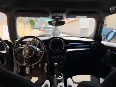 MINI One 2019 - 18500 EUR, 150000 km - AUTO.MOTO.pt - 150000km - foto 3 de 12