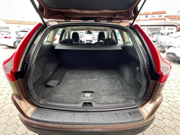 Volvo XC 60 2009 - 11750 EUR, 234215 km - AUTO.MOTO.pt - 234215km - foto 18 de 20