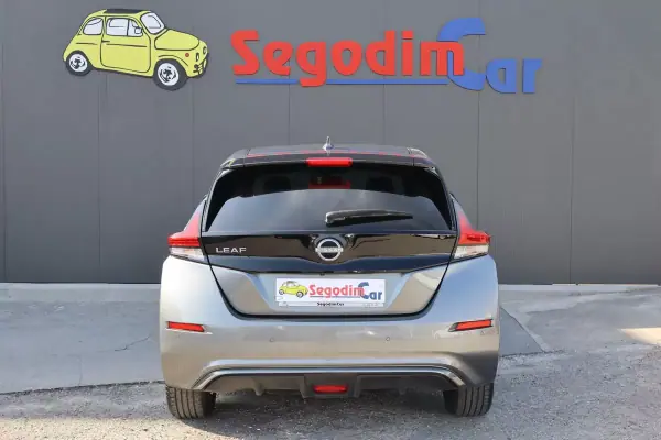 Nissan Leaf 2024 - 19500 EUR, 12816 km - AUTO.MOTO.pt - 12816km - foto 5 de 30