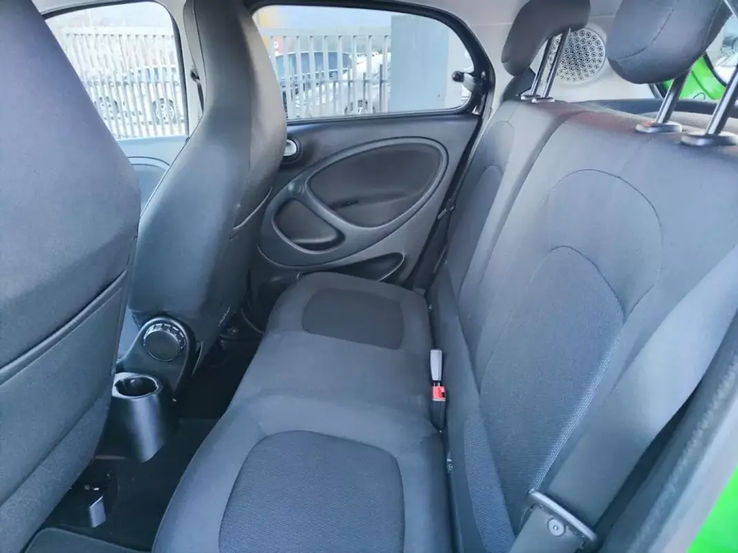 Smart ForFour 2017 - 13500 EUR, 44000 km - AUTO.MOTO.pt - 44000km - foto 38 de 46